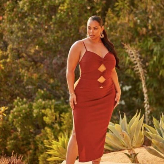 How to De-emphasize a Large Bust  Plus size outfits, Plus size summer  outfit, Flattering tops