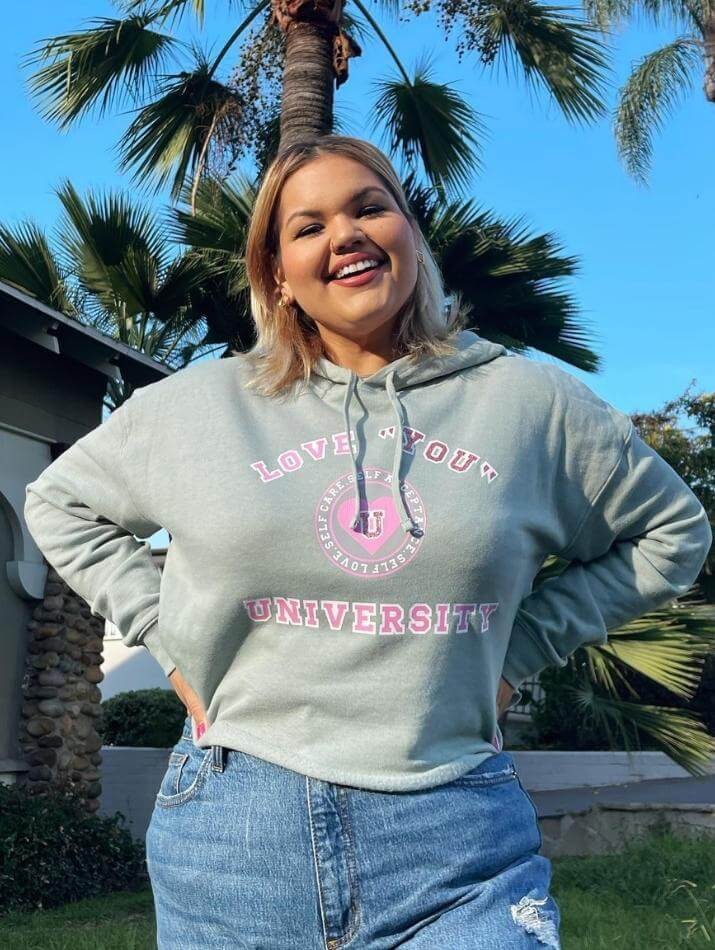 Cute Plus-Size Cropped Hoodies and How to Style Them | Insyze